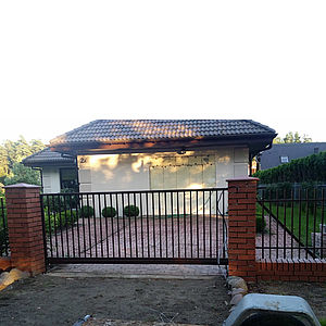 Oferujemy kompleksowy montaż bram przesuwnych, bram jedno i dwu - skrzydłowych, furtek